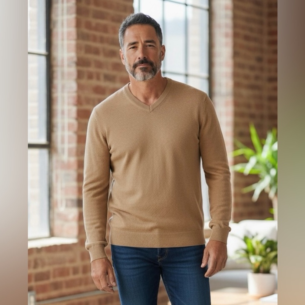 Banana Republic Men's V-Neck Sweater in Tan - Elevated Casual Style - Size M